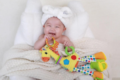 株洲三个月宝宝正确抱姿