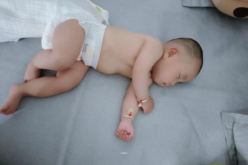 株洲3个月宝宝怎么抱